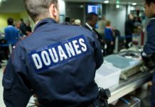 Paris : Deux agents du ministère des Affaires étrangères arrêtés avec 100 000 euros à l’aéroport international Roissy Charles De Gaulle