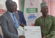 RIPOSTE AU COVID-19 : CHEIKH AHMED TIDIANE BÂ REMET 100 MILLIONS DE LA CDC AU MINISTRE DE LA SANTÉ ET INVITE LES FILS DE LA MÉDINA À LA RESPONSABILITÉ