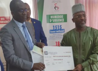 RIPOSTE AU COVID-19 : CHEIKH AHMED TIDIANE BÂ REMET 100 MILLIONS DE LA CDC AU MINISTRE DE LA SANTÉ ET INVITE LES FILS DE LA MÉDINA À LA RESPONSABILITÉ