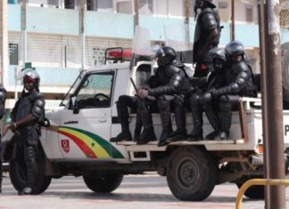 RIPOSTE AU COVID-19 : « LE CONFINEMENT EST LA SEULE SOLUTION, MAIS IL RISQUE DE DÉBOUCHER SUR DES ÉMEUTES »