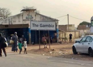 EXCLUSIF : DES MILLIERS DE SÉNÉGALAIS DE PASSAGE EN GAMBIE BLOQUÉS ENTRE FARAFÉGNÉ ET SÉNOBA