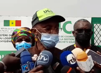 «UN WEEKEND, UNE COMMUNE» : LE MINISTÈRE DE L’URBANISME DÉBARRASSE LE MUR ET LES ALENTOURS DE L’AÉROPORT DE YOFF DE LEURS ÉPAVES