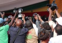 ENQUÊTE : COMMENT L’AFFAIRE SONKO A MIS À NU LES MILLE ET UN GOULOTS DE LA PRESSE SÉNÉGALAISE