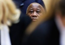PORTRAIT : LAURENT GBAGBO, L’OPPOSANT HISTORIQUE DEVENU UN PRÉSIDENT CONTROVERSÉ