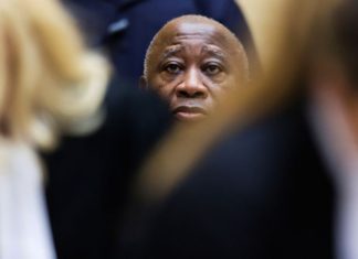 PORTRAIT : LAURENT GBAGBO, L’OPPOSANT HISTORIQUE DEVENU UN PRÉSIDENT CONTROVERSÉ
