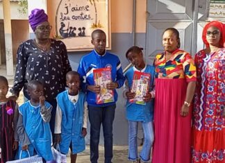 SOUTIEN À L’ÉCOLE : MME FAMA GUÈYE DE MARO SÉNÉGAL REMET DES KITS ET FAIT UN IMPORTANT DON DE LIVRES AUX BIBLIOTHÈQUES DE DEUX LYCÉES