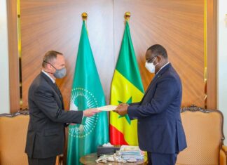 PALAIS : LE NOUVEL AMBASSADEUR DES ÉTATS-UNIS MICHAEL RAYNOR PRÉSENTE SES LETTRES DE CRÉANCES AU CHEF DE L’ÉTAT MACKY SALL