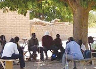 SÉNÉGAL : CE PAYS OÙ LES GENS PARLOTENT 17 HEURES PAR JOUR…