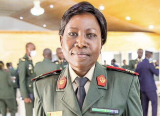 PREMIÈRE FEMME GÉNÉRALE DE L’ARMÉE SÉNÉGALAISE : LE MÉDECIN-COLONEL FATOU FALL BRISE LE PLAFOND DE VERRE