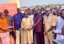MALICOUNDA : LE MAIRE MAGUETTE SÈNE INAUGURE DEUX POSTES DE SANTÉ ET BAPTISE L’UN AU NOM DE MACKY SALL