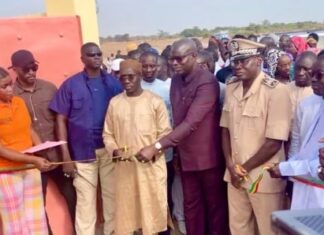 MALICOUNDA : LE MAIRE MAGUETTE SÈNE INAUGURE DEUX POSTES DE SANTÉ ET BAPTISE L’UN AU NOM DE MACKY SALL